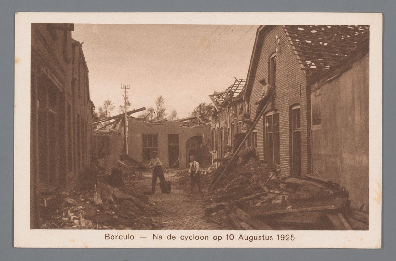 Borculo -- Efter cyklonen den 10. august 1925 af Weenenk and Snel