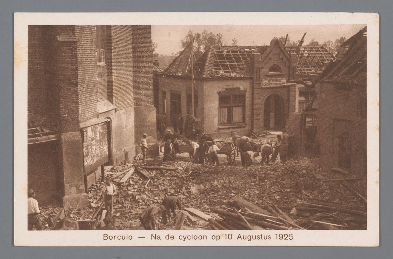 Borculo -- Efter cyklonen den 10. august 1925 af Weenenk and Snel
