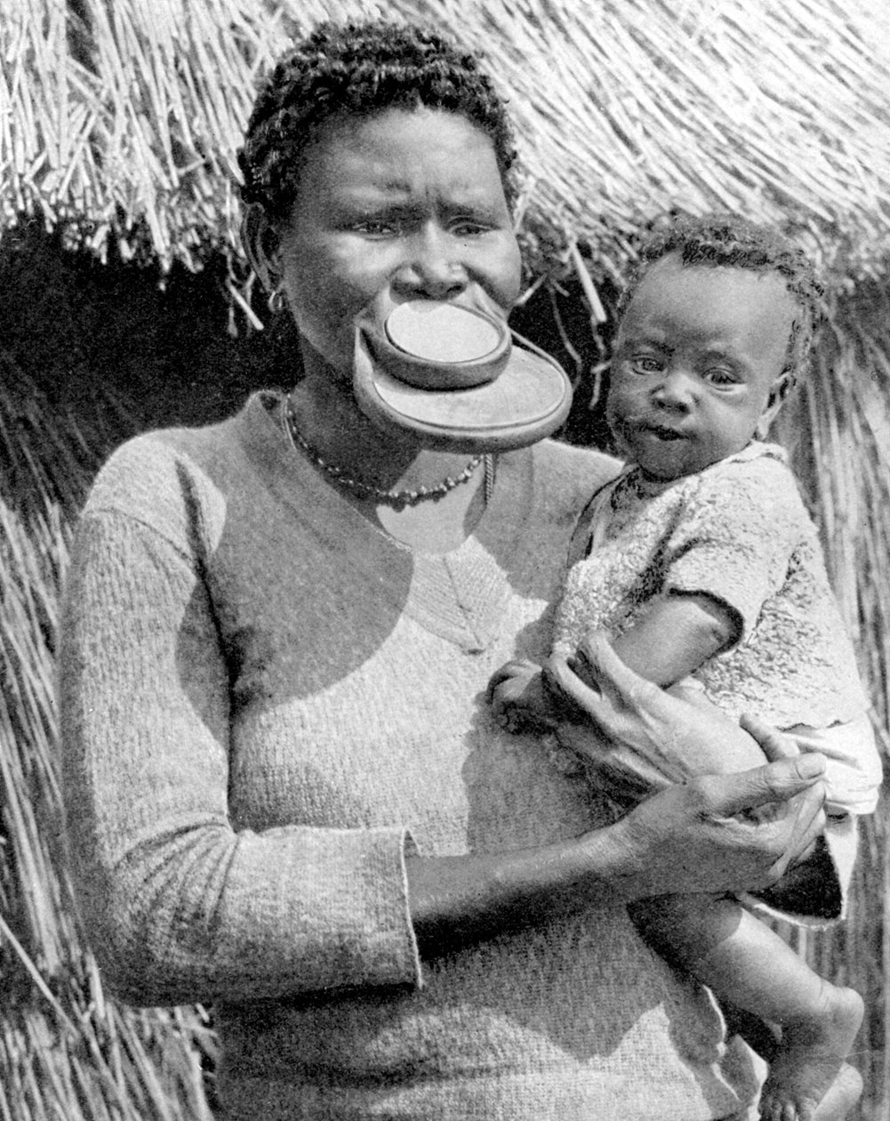 En kvinde fra Sara-Kaba-stammen, Congo, Afrika, 1936. af Wide World Photos