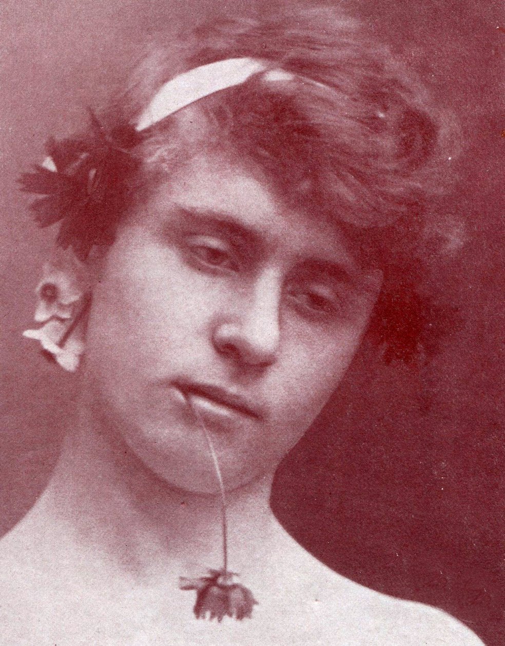 Studie af en siciliansk dreng med en blomst i munden, Sicilien, ca. 1899 af Baron Wilhelm von Gloeden