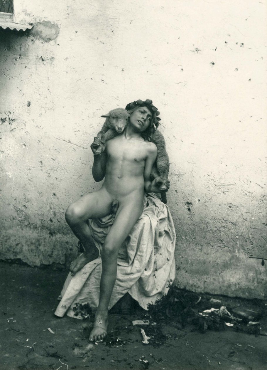 Ung dreng holder får, Sicilien. c1899 (s/h-foto) af Wilhelm von Gloeden