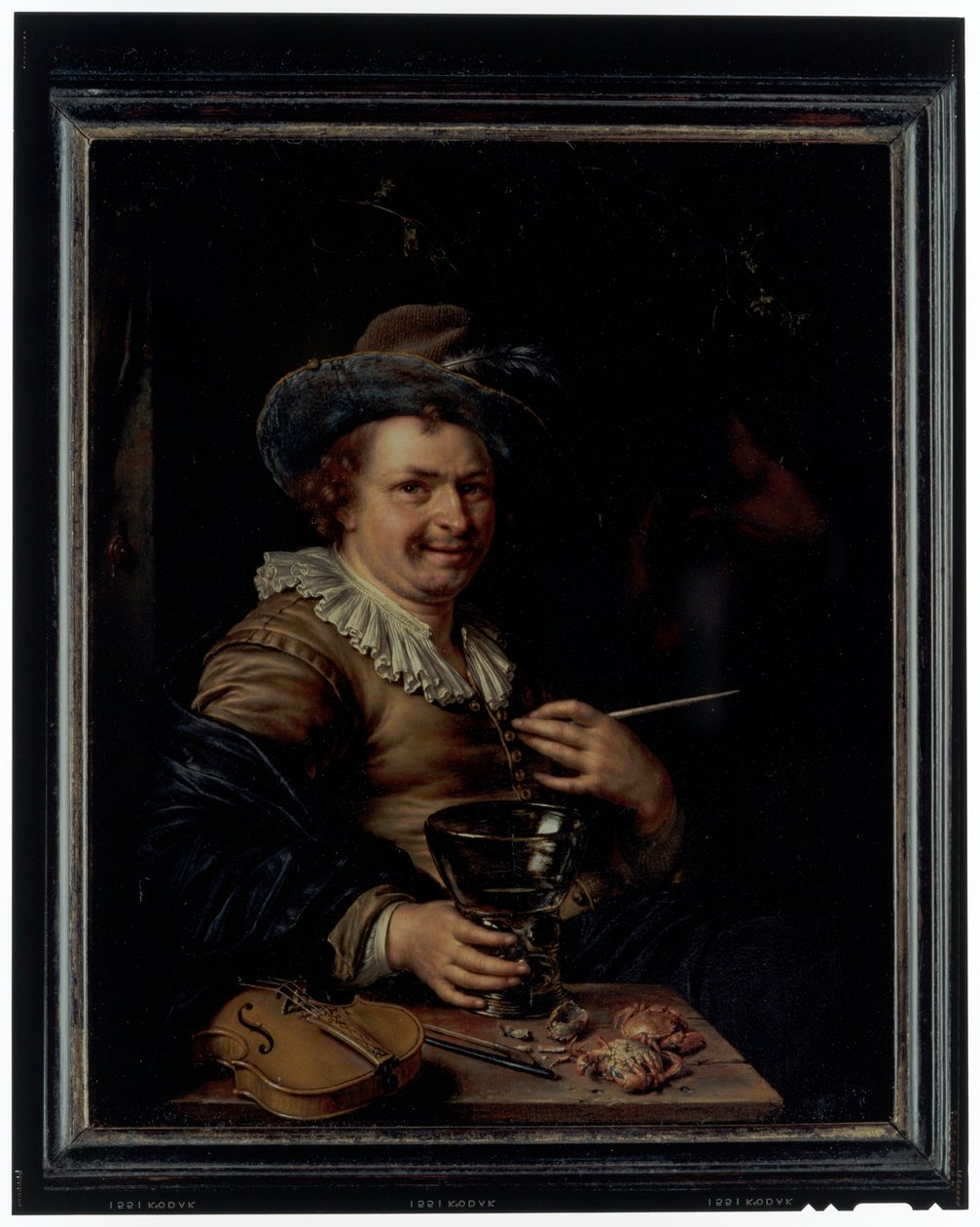 En mand med en klappibe og en roemer siddende ved et bord, hvorpå en violin og krabber hviler af Willem Van Mieris