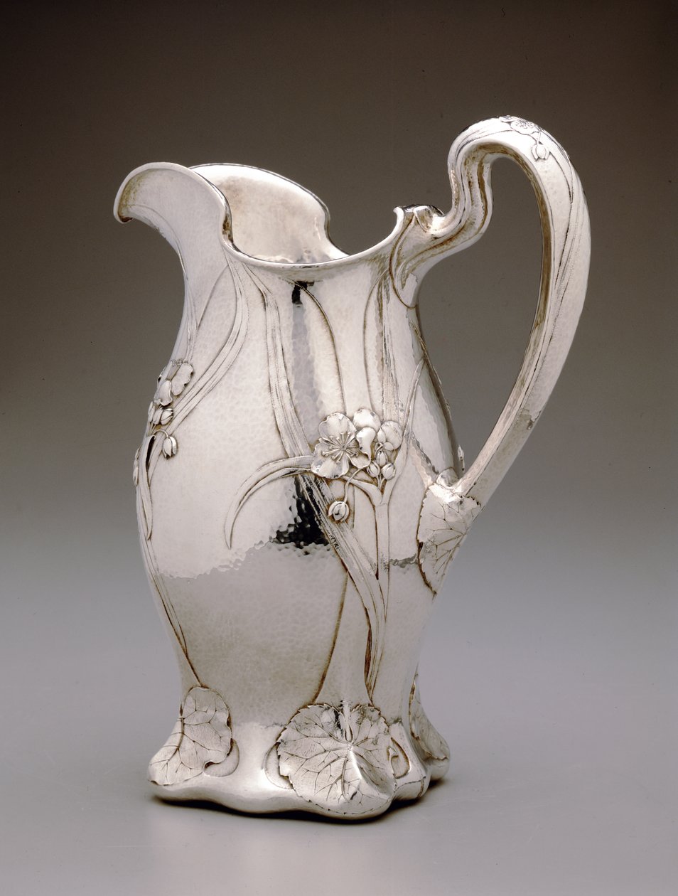 Pitcher, 1912 (sølv-martele) af William Christmas Codman