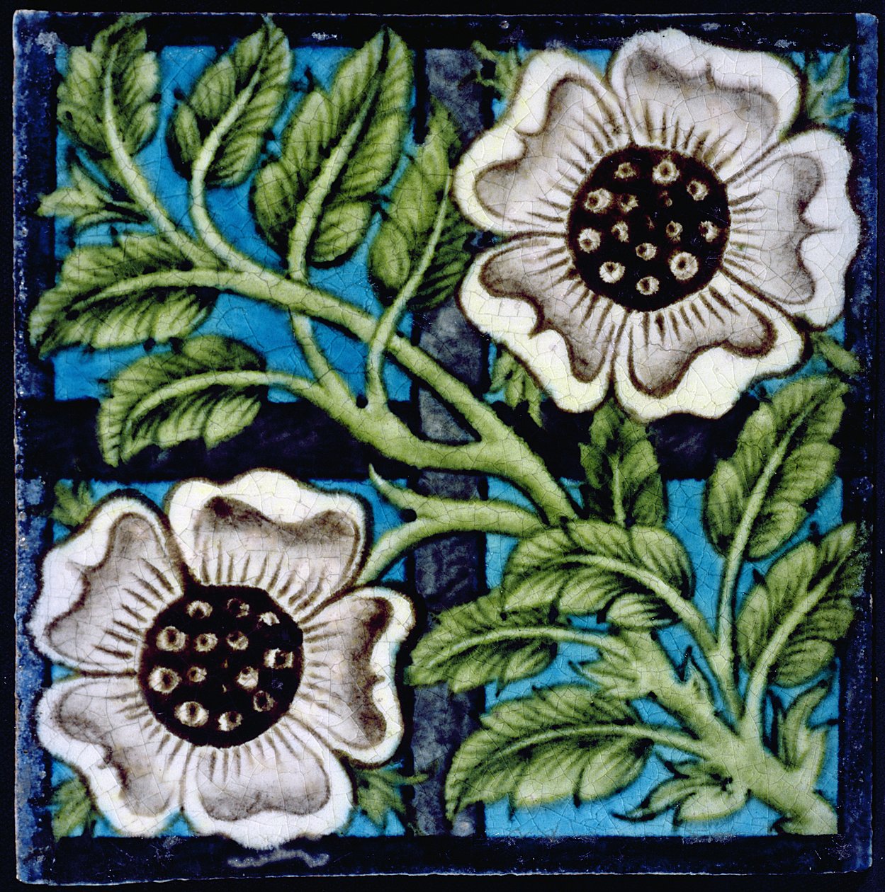 Flise med blomstermønster (keramik) af William de Morgan