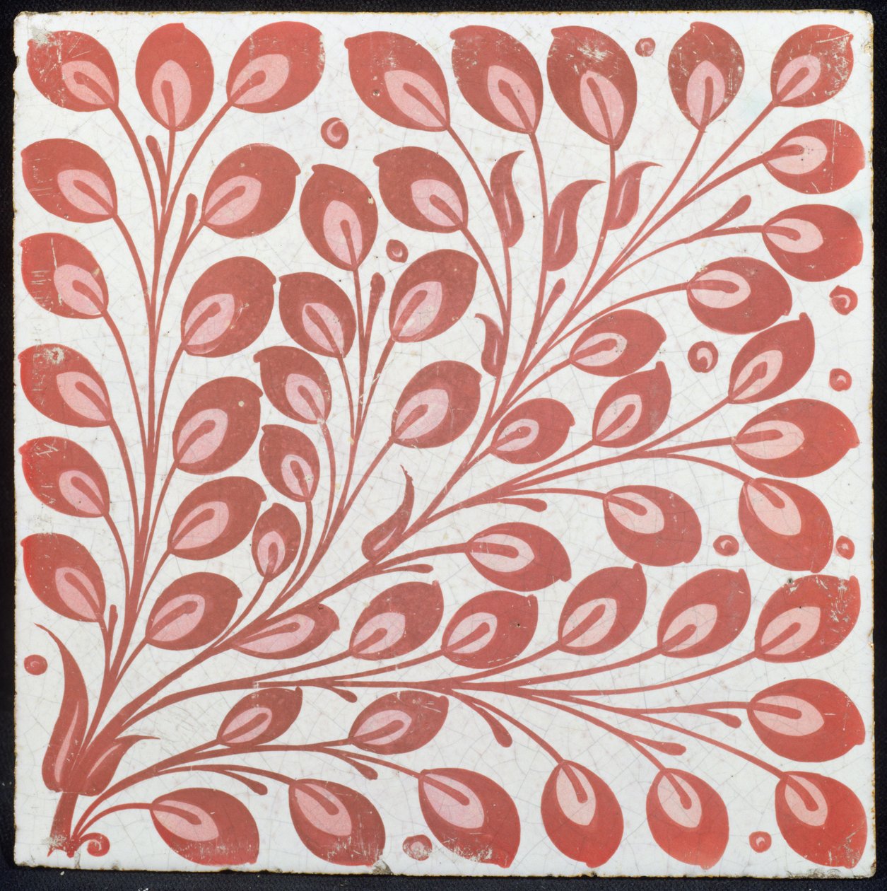 Flise med foliate design (keramik) af William de Morgan