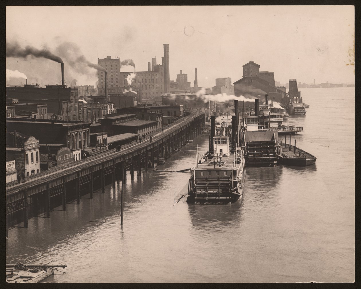 Mississippi Riverfront under oversvømmelse i 1890; detaljer om flodbåde. af William G. Swekosky