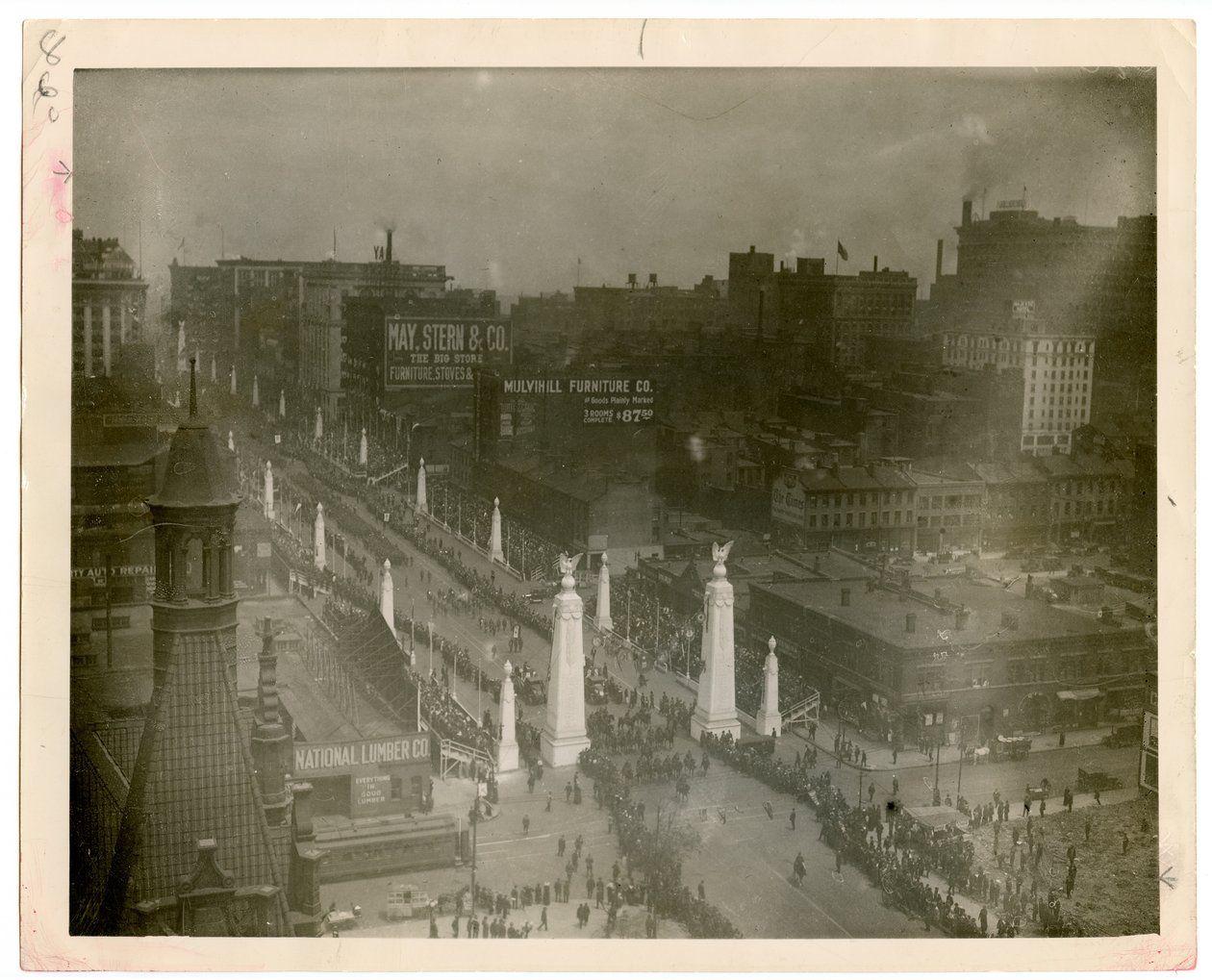 Veteraner fra første verdenskrig parade ned af tolvte gade den 13. maj 1919. af William G. Swekosky