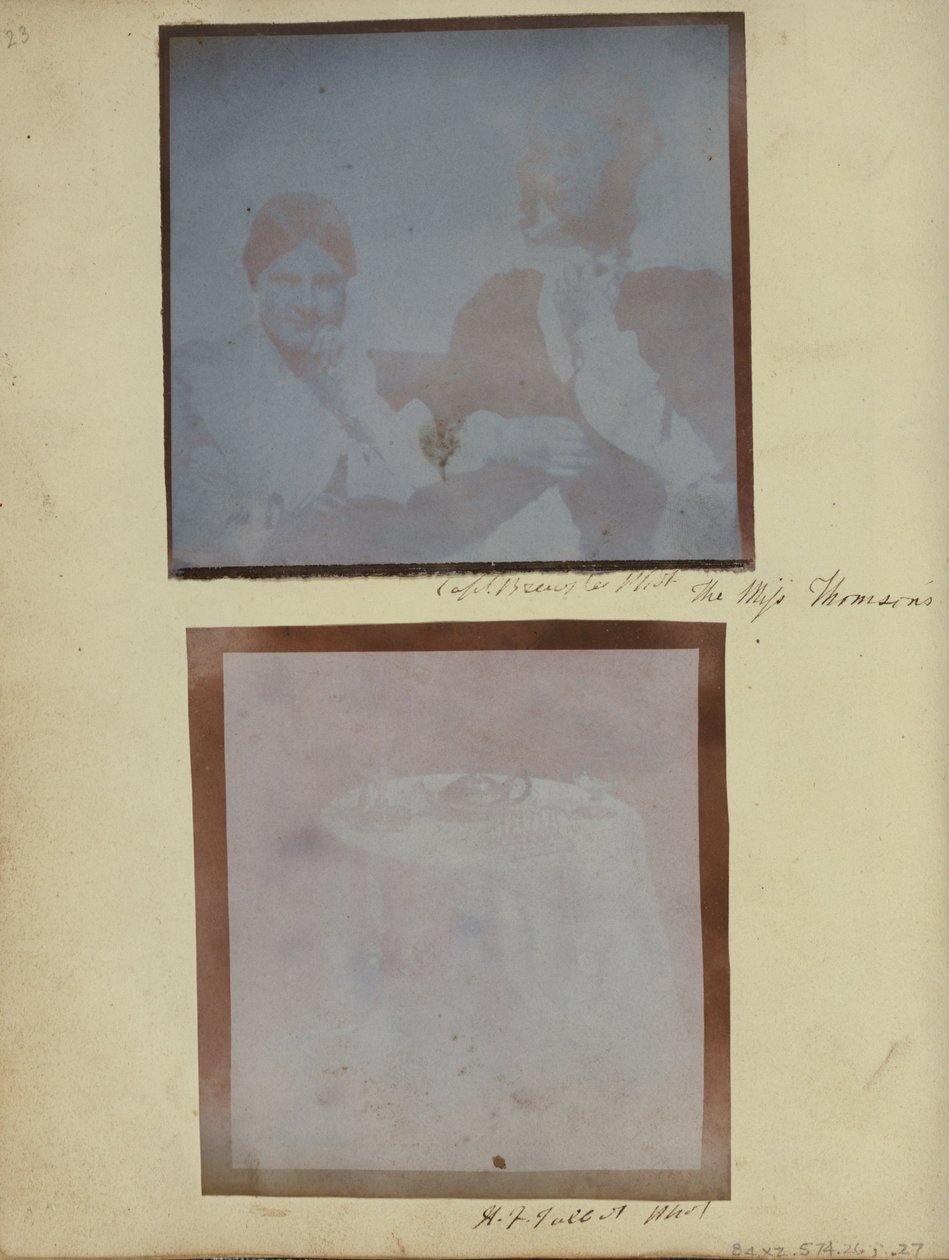 Bordplade med service af William Henry Fox Talbot
