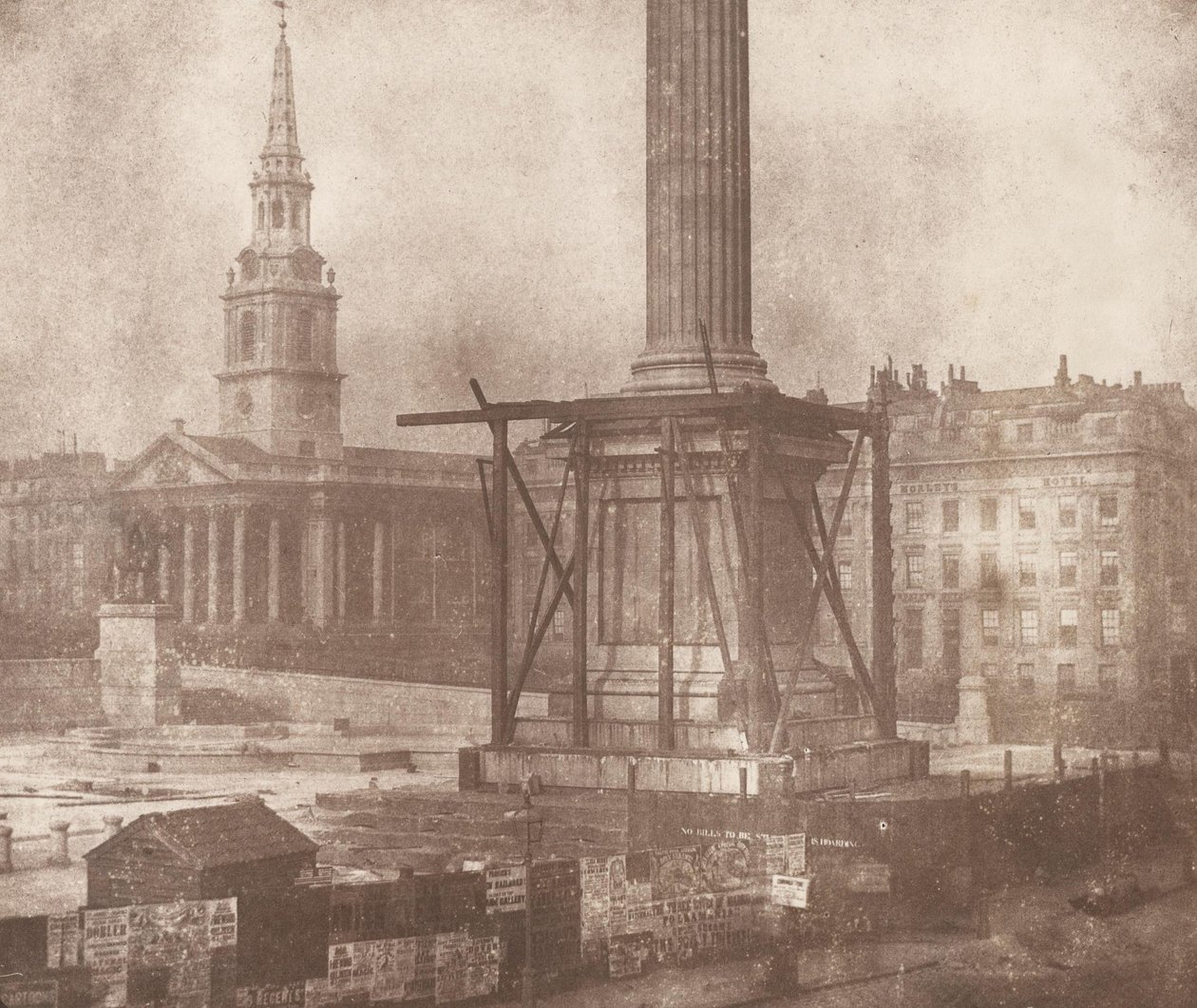 Nelson -kolonnen på Trafalgar Square under opførelse af William Henry Fox Talbot