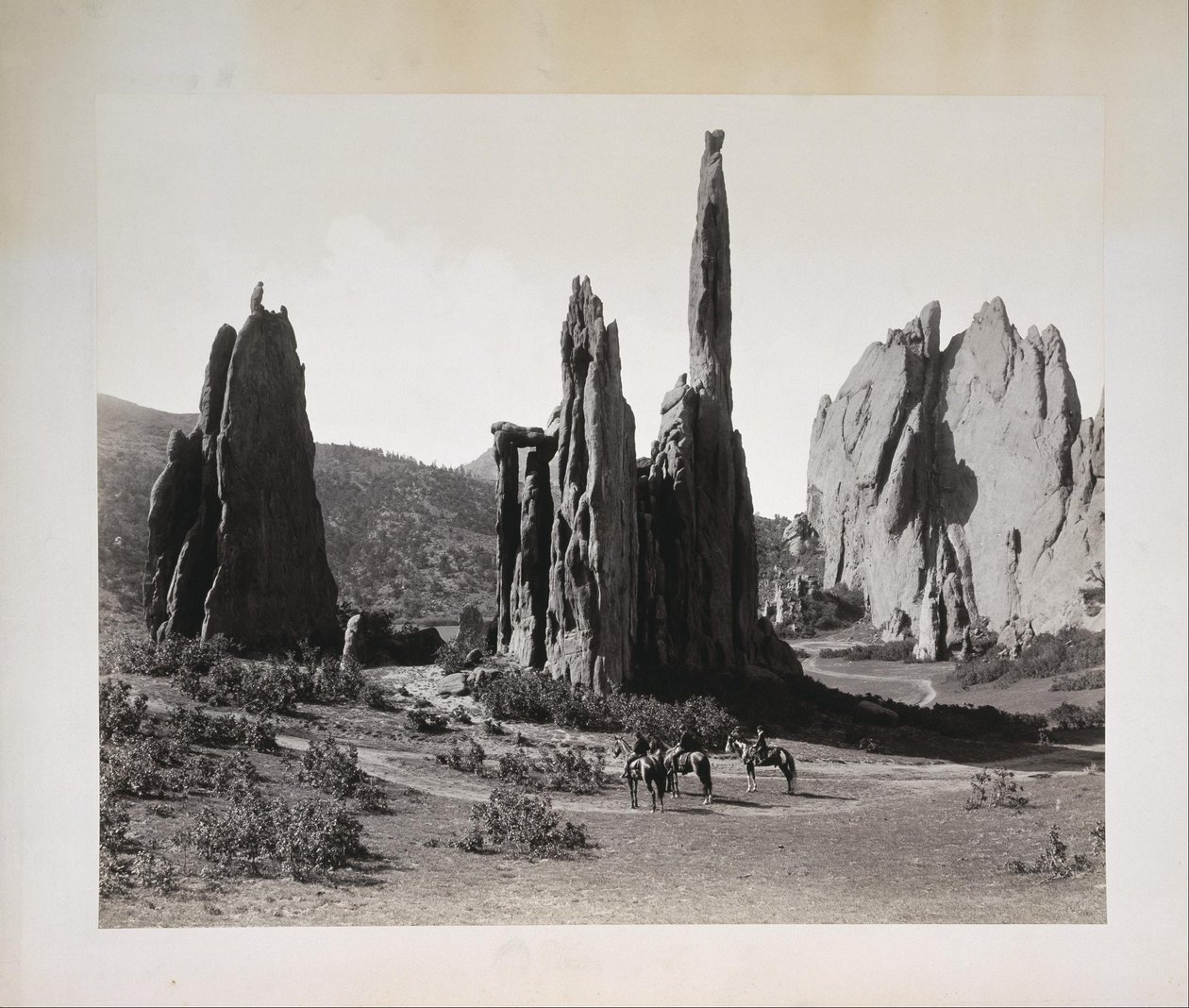 Cathedral Spires, Gudernes Have, Colorado af William Henry Jackson