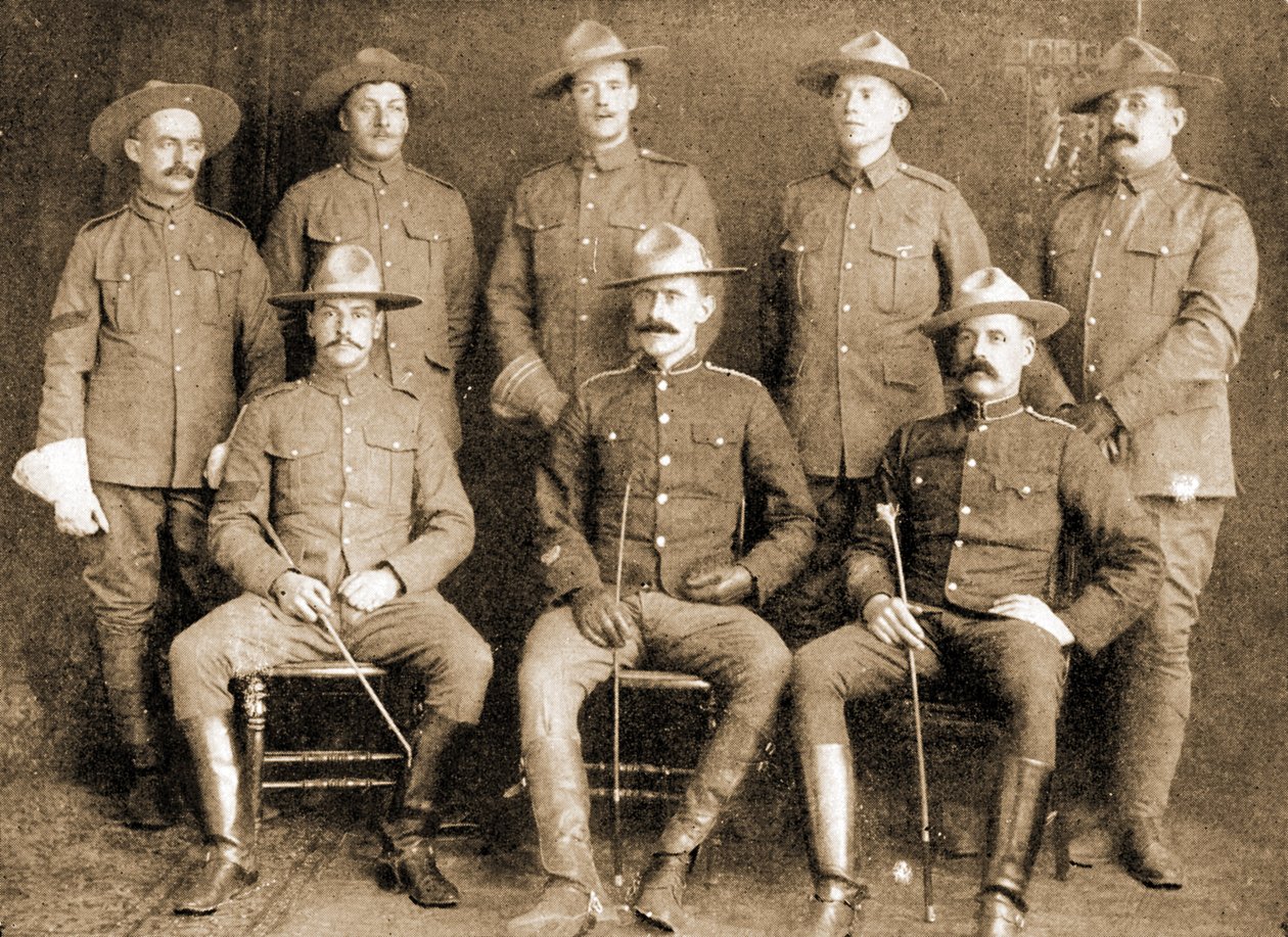 En gruppe frivillige i North West Mounted Police, Montreal, Canada. (Sepia foto) af William Notman
