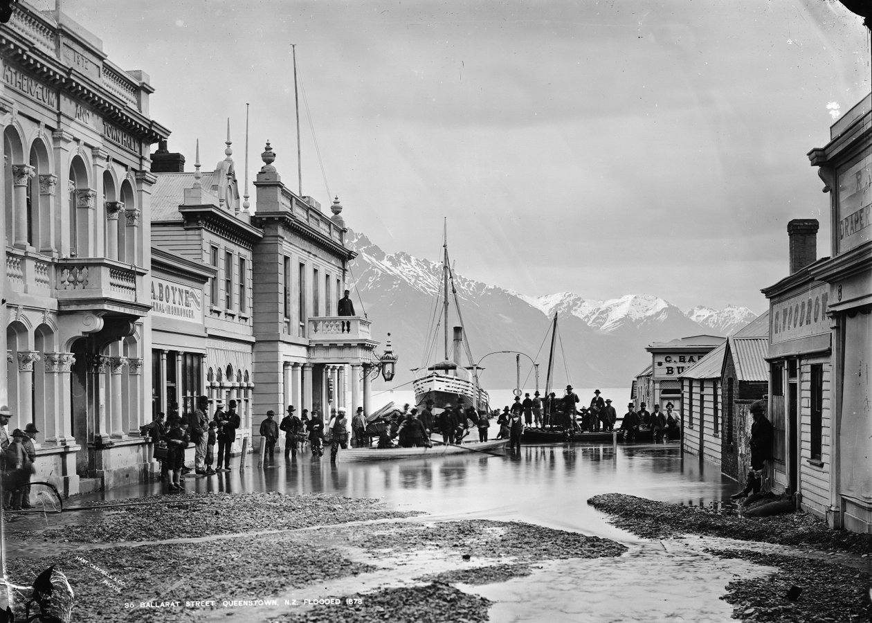 Ballarat Street, Queenstown, NZ, oversvømmet 1878 af William P. Hart