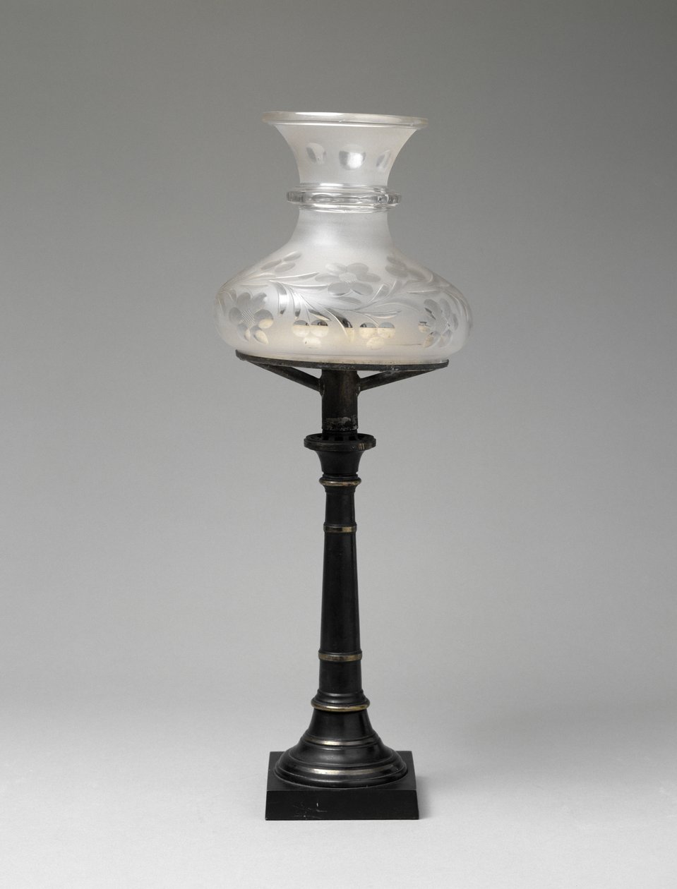 Skraveret lampe af William (attr.to) Carleton