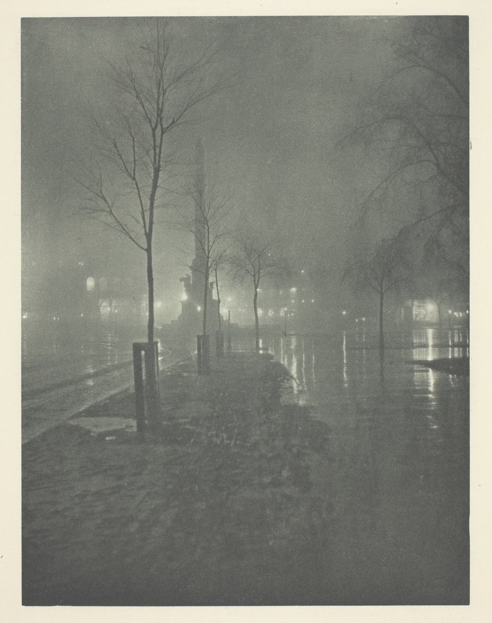 Wet Night, Columbus Circle, New York af William A. Fraser