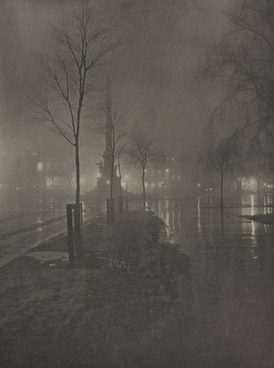 Wet Night, Columbus Circle, New York, 1899. af William A. Fraser