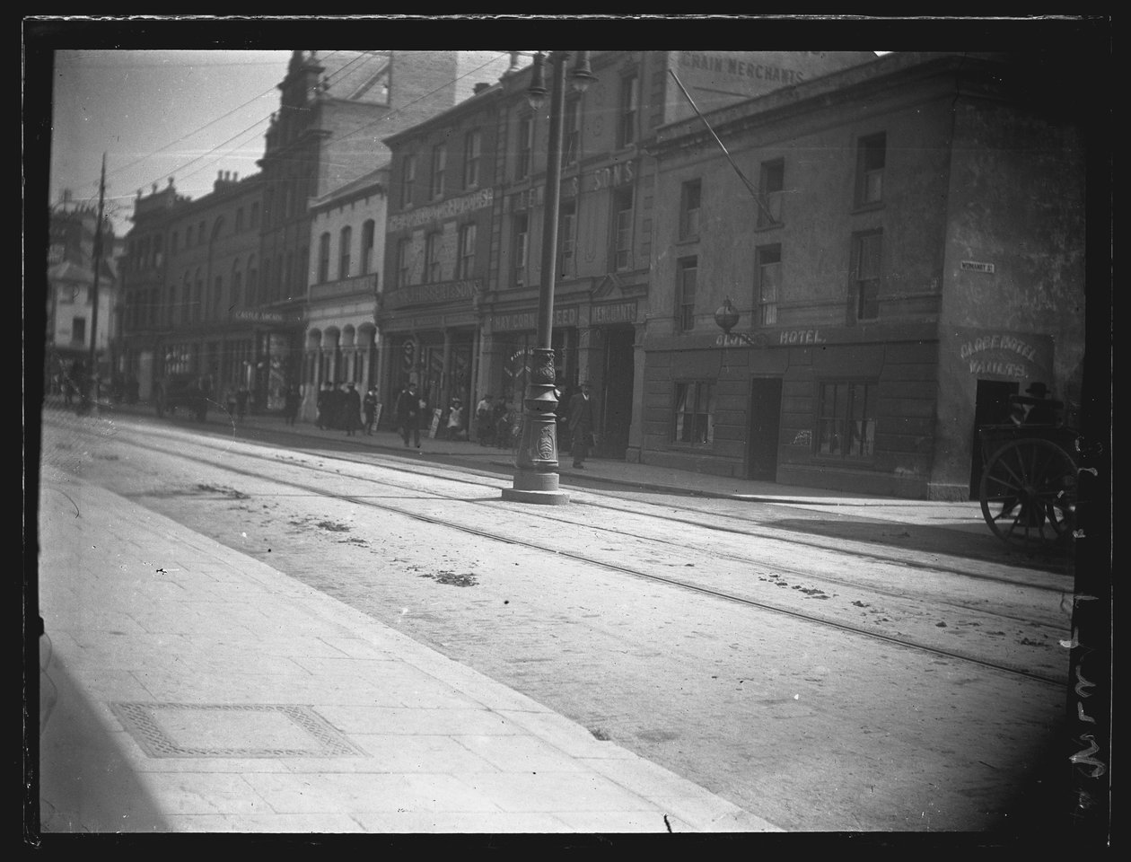 Castle Street, Cardiff, The Old Globe Inn. c1902 af William Booth