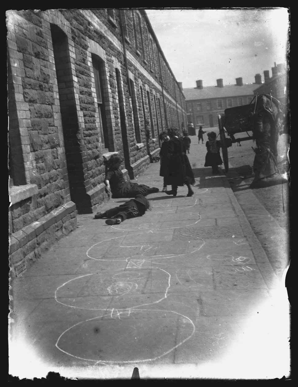 Helen Street, Cardiff, 1892. af William Booth