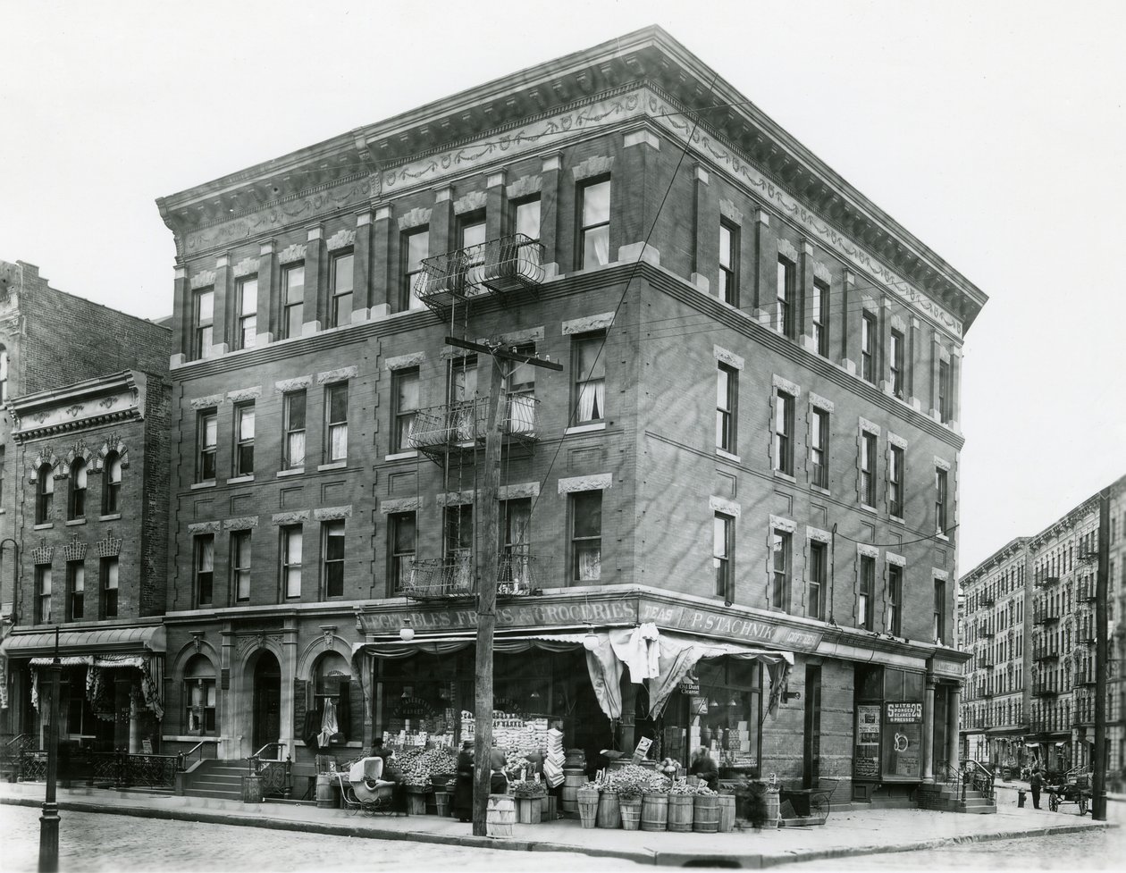 767 East 152nd Street, 7. december 1915 af William Davis Hassler