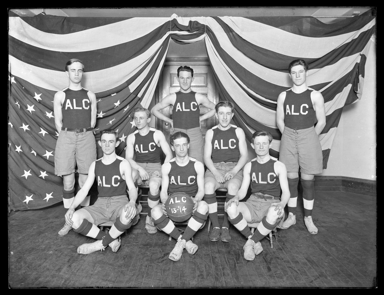 ALC basketballhold gruppeportræt, ca. 1913-14 af William Davis Hassler