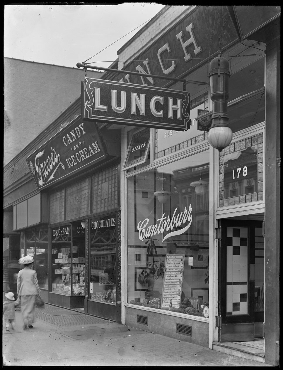 Canterbury frokostskilt på 202 (eller 178) E. 125th Street, New York City, 2. maj 1916 af William Davis Hassler