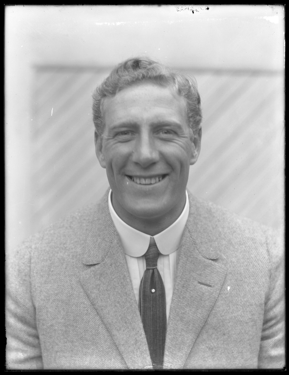 Nærbillede portræt af den engelske bokser William Thomas Wells (Bombardier Billy Wells) i en tweed-dragt, ca. 1911 af William Davis Hassler