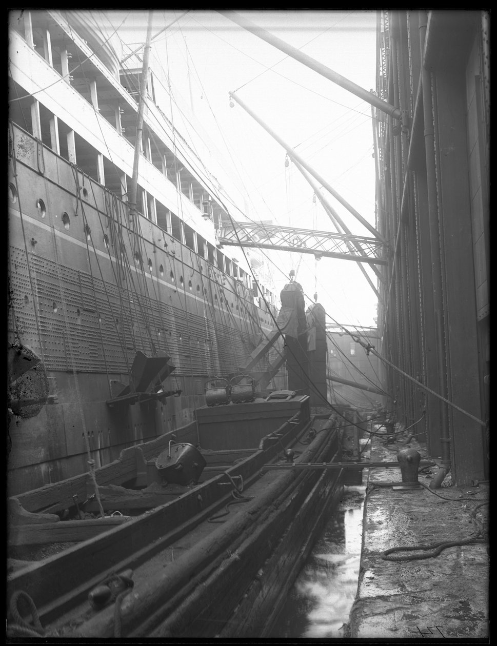 Kuldampskib med bærbare spandtransportører, 1912 bw-foto af William Davis Hassler