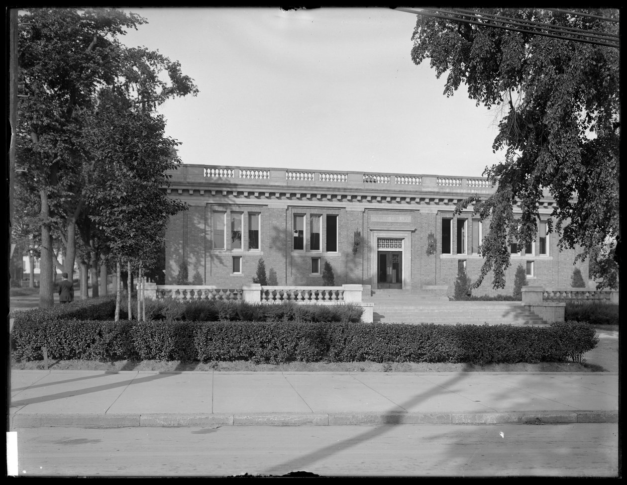 Elmhurst afdeling af Queens Borough Public Library; Et Carnegie-bibliotek, ca. 1910 af William Davis Hassler