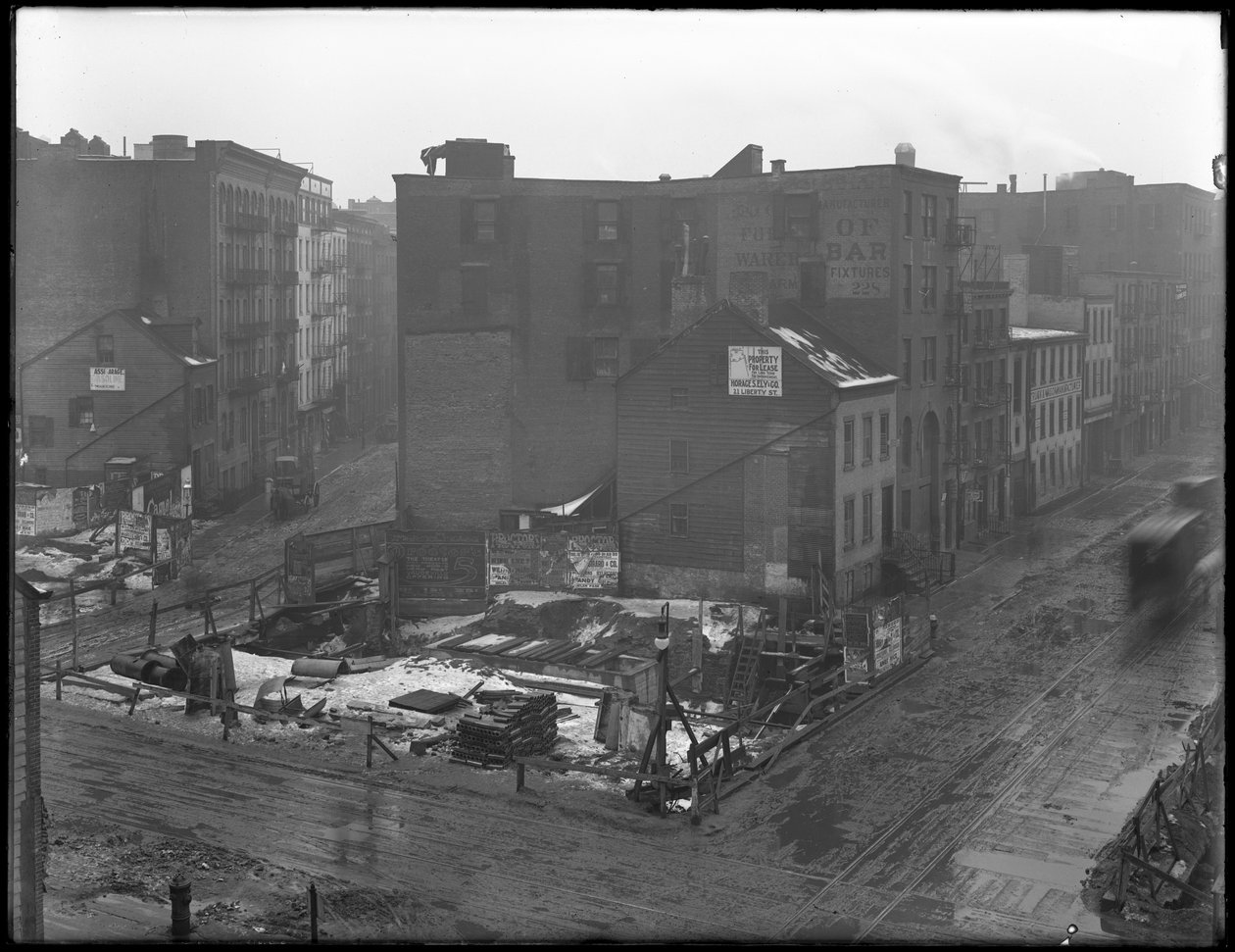 Oversigt over krydset mellem Downing Street, West Houston Street og Varick Street, New York City, 18. februar 1916 af William Davis Hassler