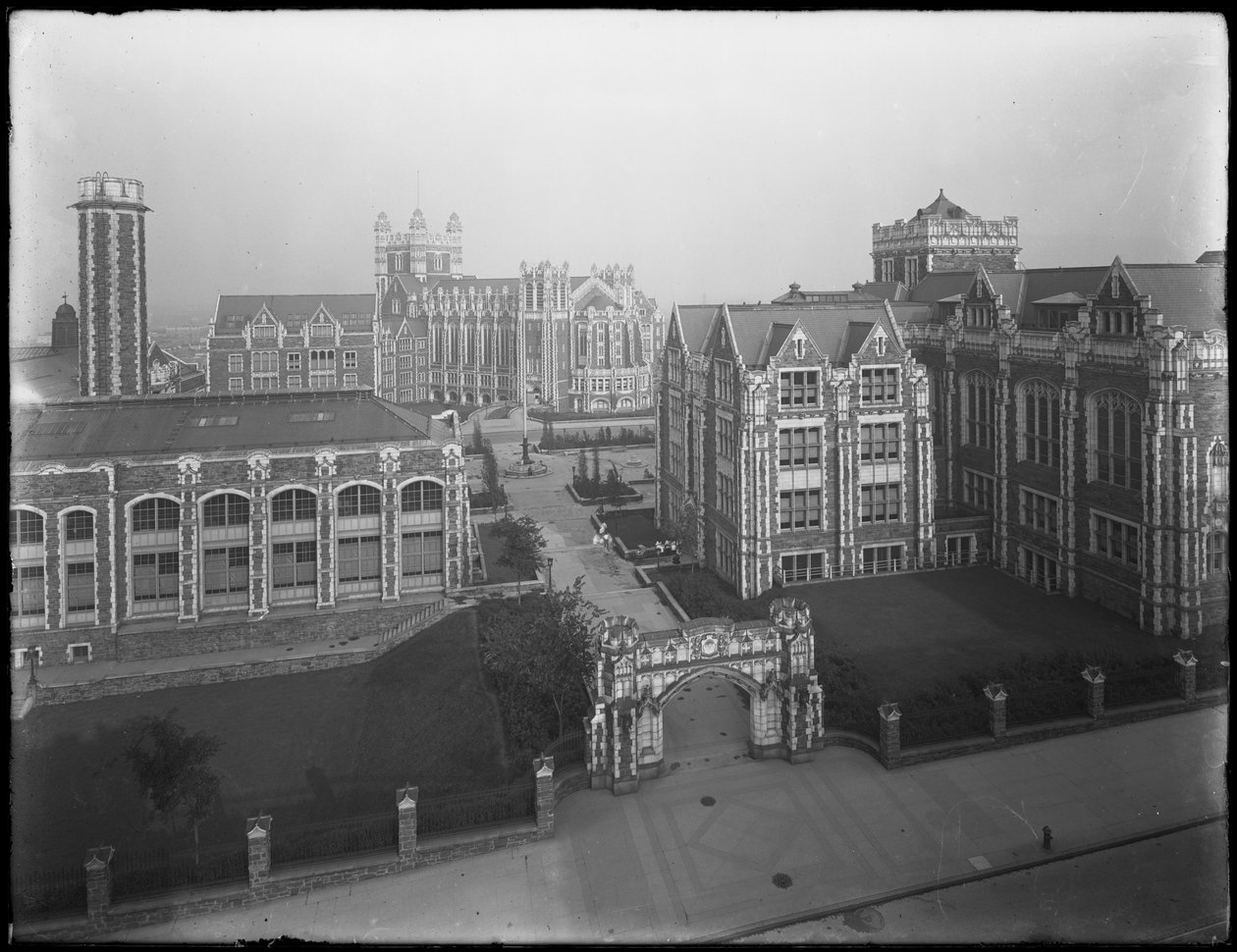 Højvinkelvisning af campus på City College of New York, New York City, 16. juli 1914 af William Davis Hassler