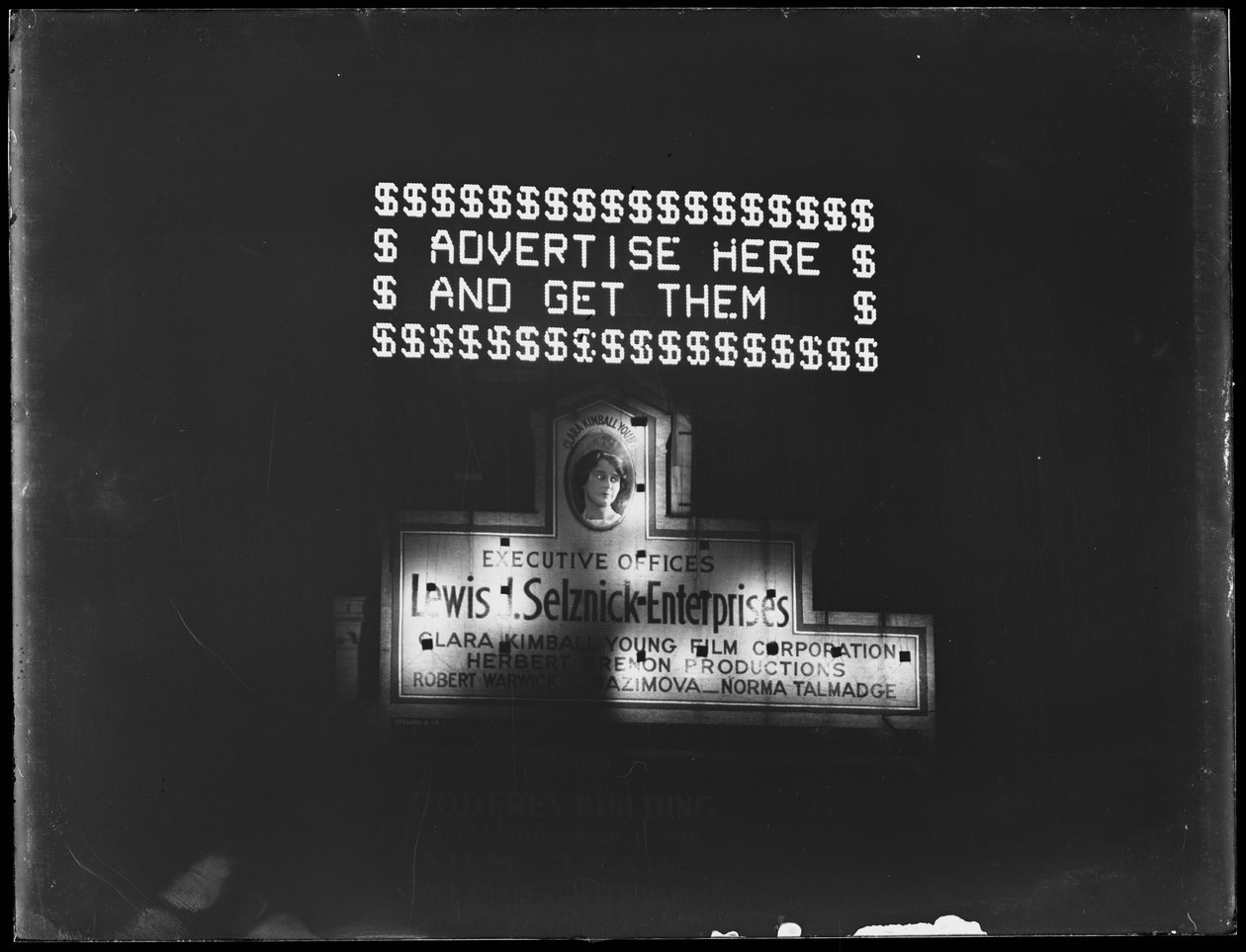 Oplyst skilt til reklame og oplyst skilt for Selznick Enterprises, New York City, januar 1917 af William Davis Hassler