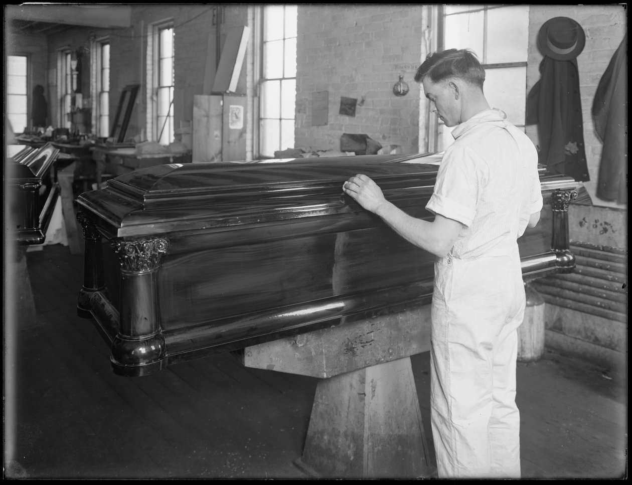 Inspektion af en kiste, Oneida, New York, 3. april 1916 af William Davis Hassler