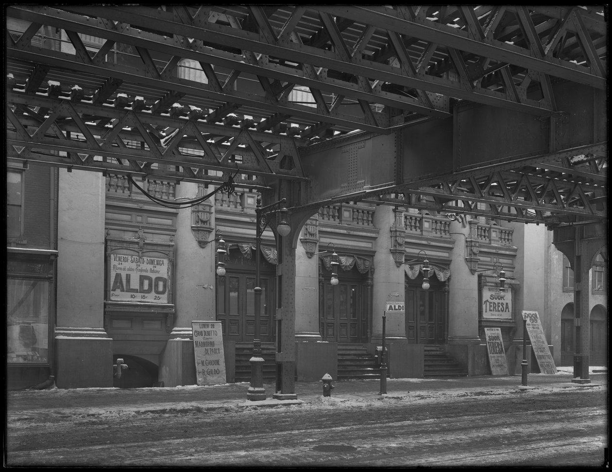 Italienske skilte uden for Thalia Theater, 46 Bowery, New York City, marts 1916 af William Davis Hassler