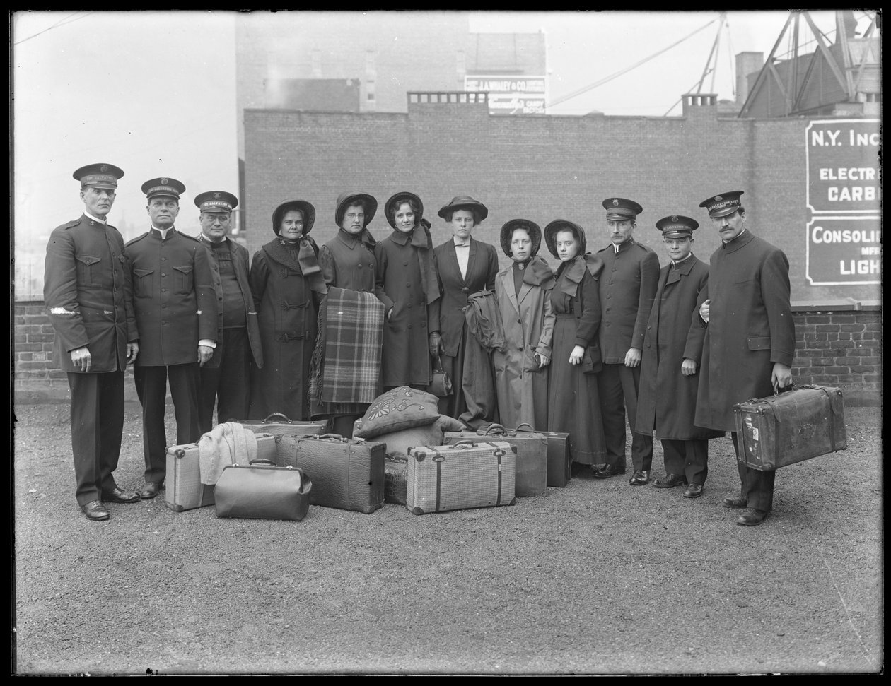 Medlemmer af Frelsens Hærs nødhjælpskorps på vej til oversvømmelsen i Dayton, Ohio, marts 1913 af William Davis Hassler