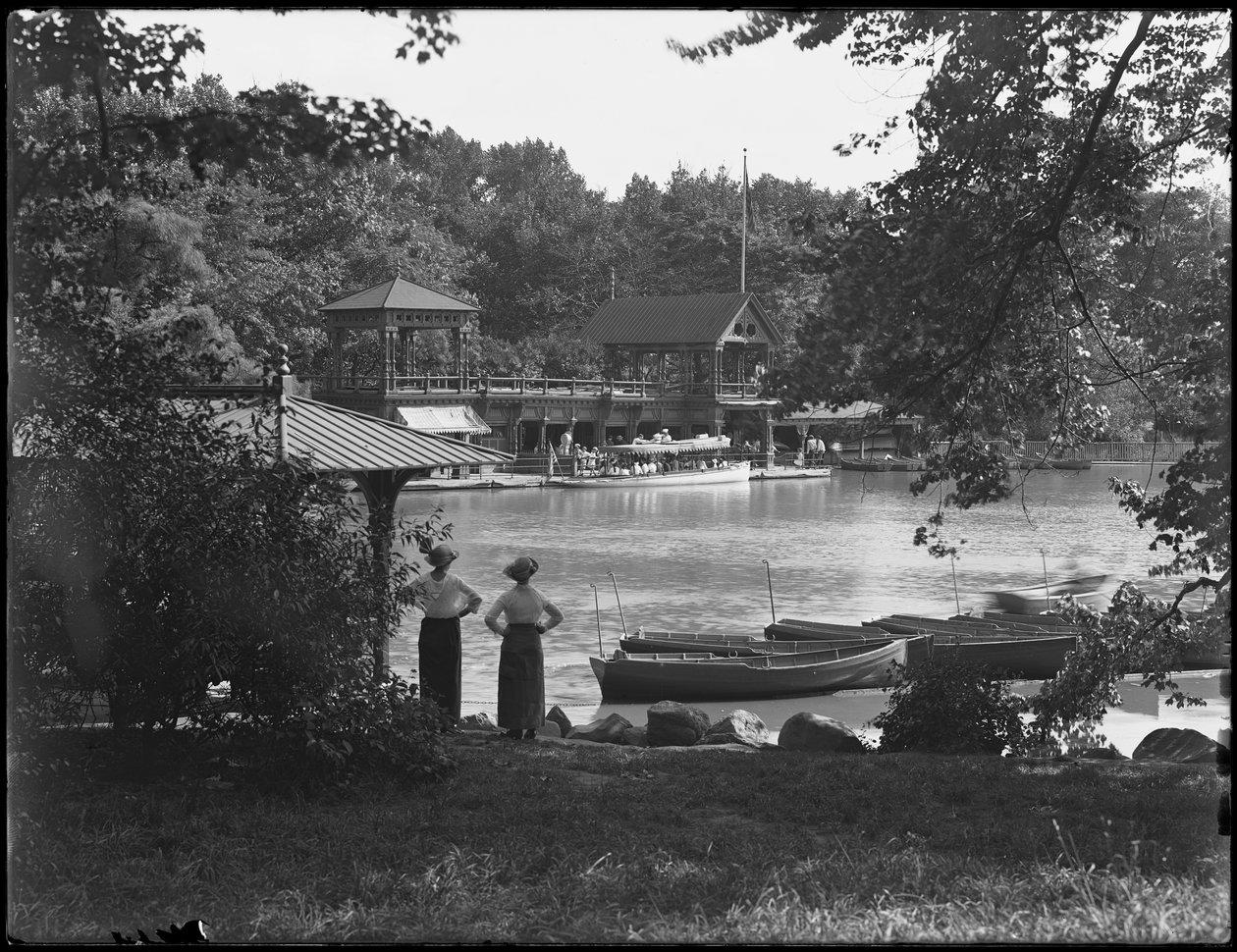 The Boat House, Central Park, New York City, 19. juli 1914 af William Davis Hassler