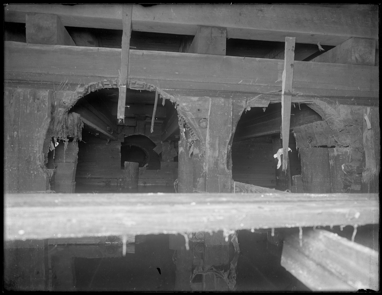 Udsigt inde i W. 129th Street sewer, New York, ca. 1911 af William Davis Hassler