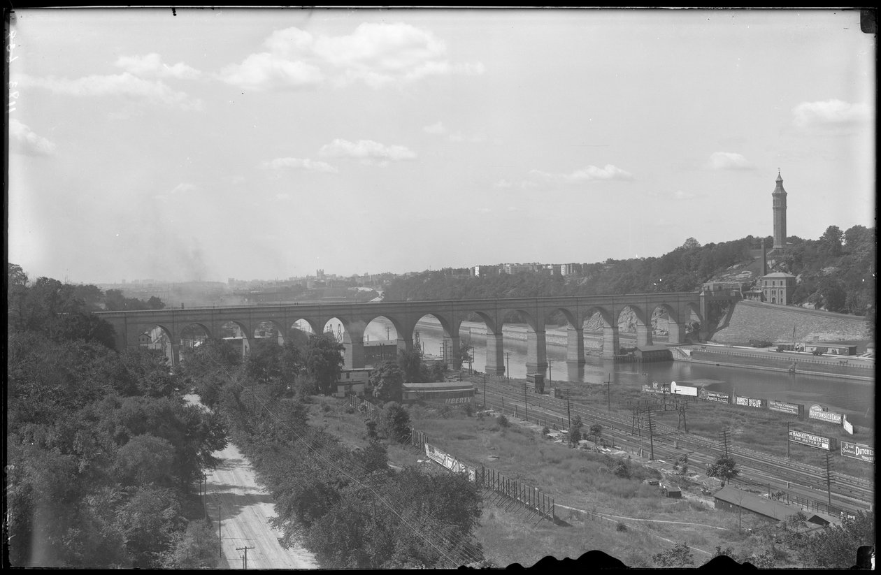 Udsigt over Harlem River, High Bridge og Highbridge Tower, ca. 1912 af William Davis Hassler
