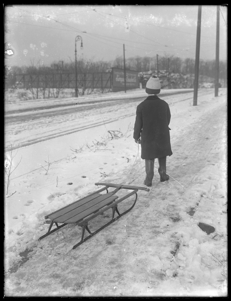 William Gray Hassler med sin nye slæde, ca. 1912 af William Davis Hassler