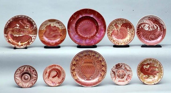 Udvalg af Red Luster Ware af William de Morgan