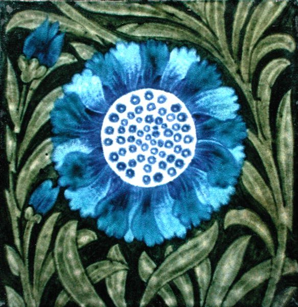 Flise med blomsterdesign i persisk stil (keramik) af William de Morgan