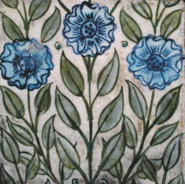 Flise med stiliseret blomsterdesign (keramik) af William de Morgan
