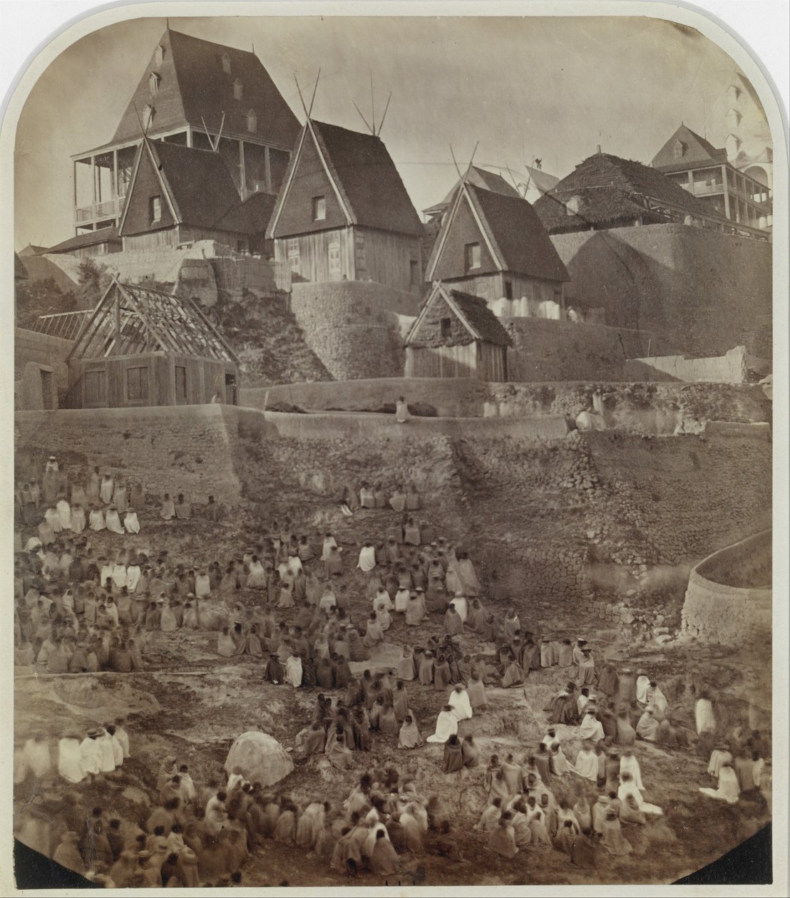 Udsigt over Antsahatsiroa, Madagaskar, 1862-65. af William Ellis
