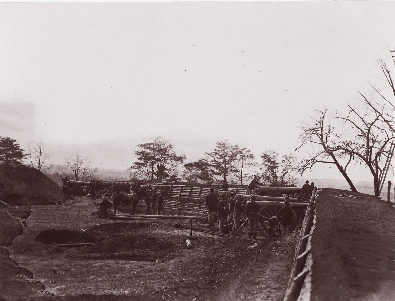 Tæt på Dutch Gap, Virginia. Fort Brady, ca. 1865. af William Frank Browne