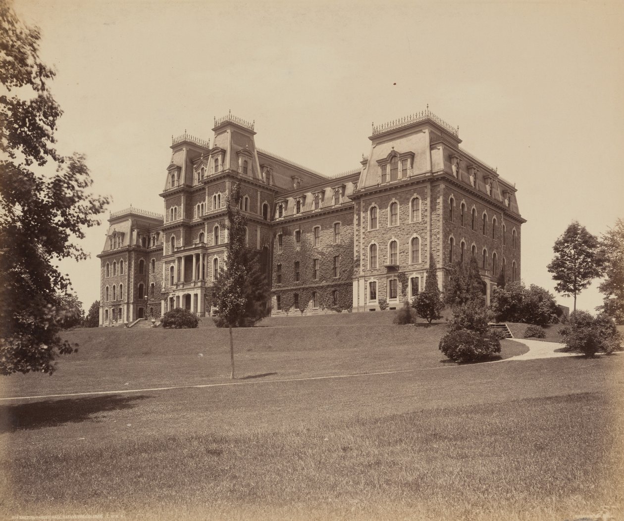 Easton, Pardee Hall, Lafayette College af William H. Rau