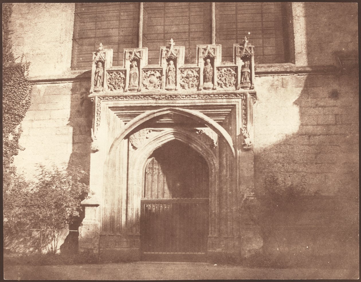 En gammel dør i Magdalen College, Oxford af William Henry Fox Talbot