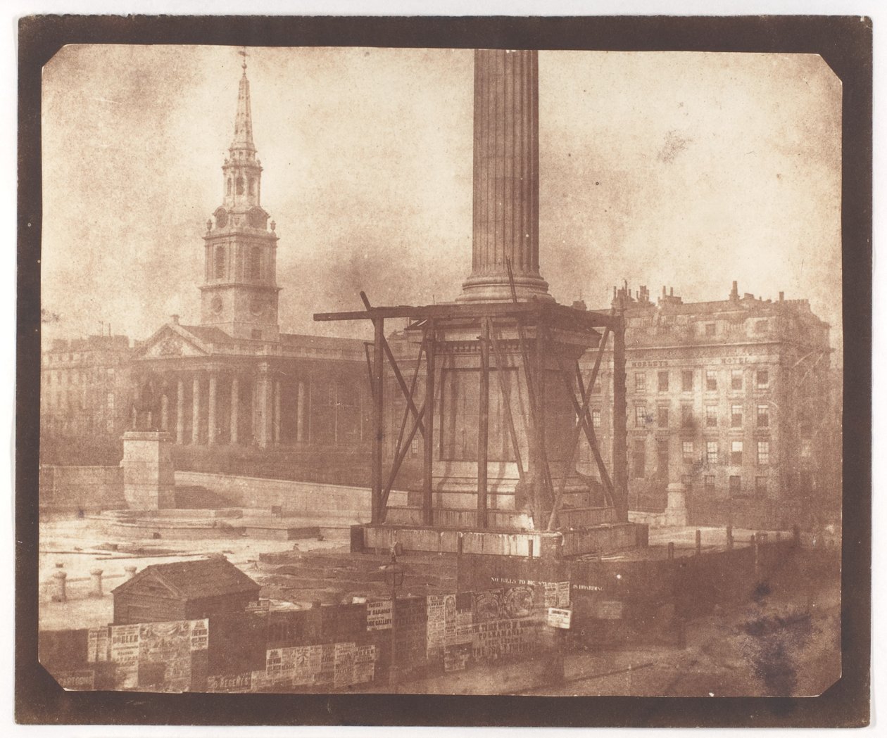 Nelsons søjle under opførelse, Trafalgar Square af William Henry Fox Talbot