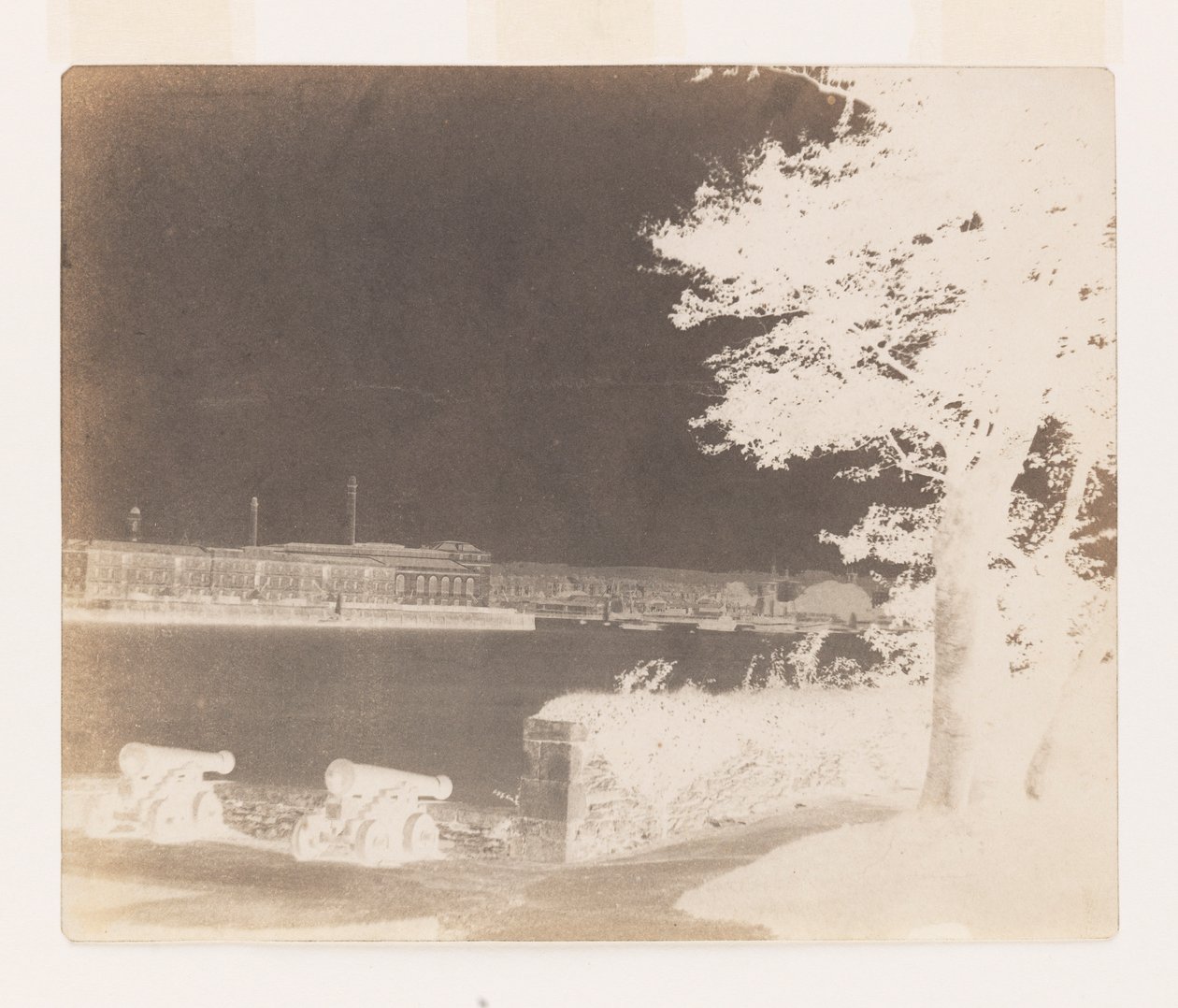 Royal William Victualling Yard, Plymouth, fra Mount Edgecumbe af William Henry Fox Talbot