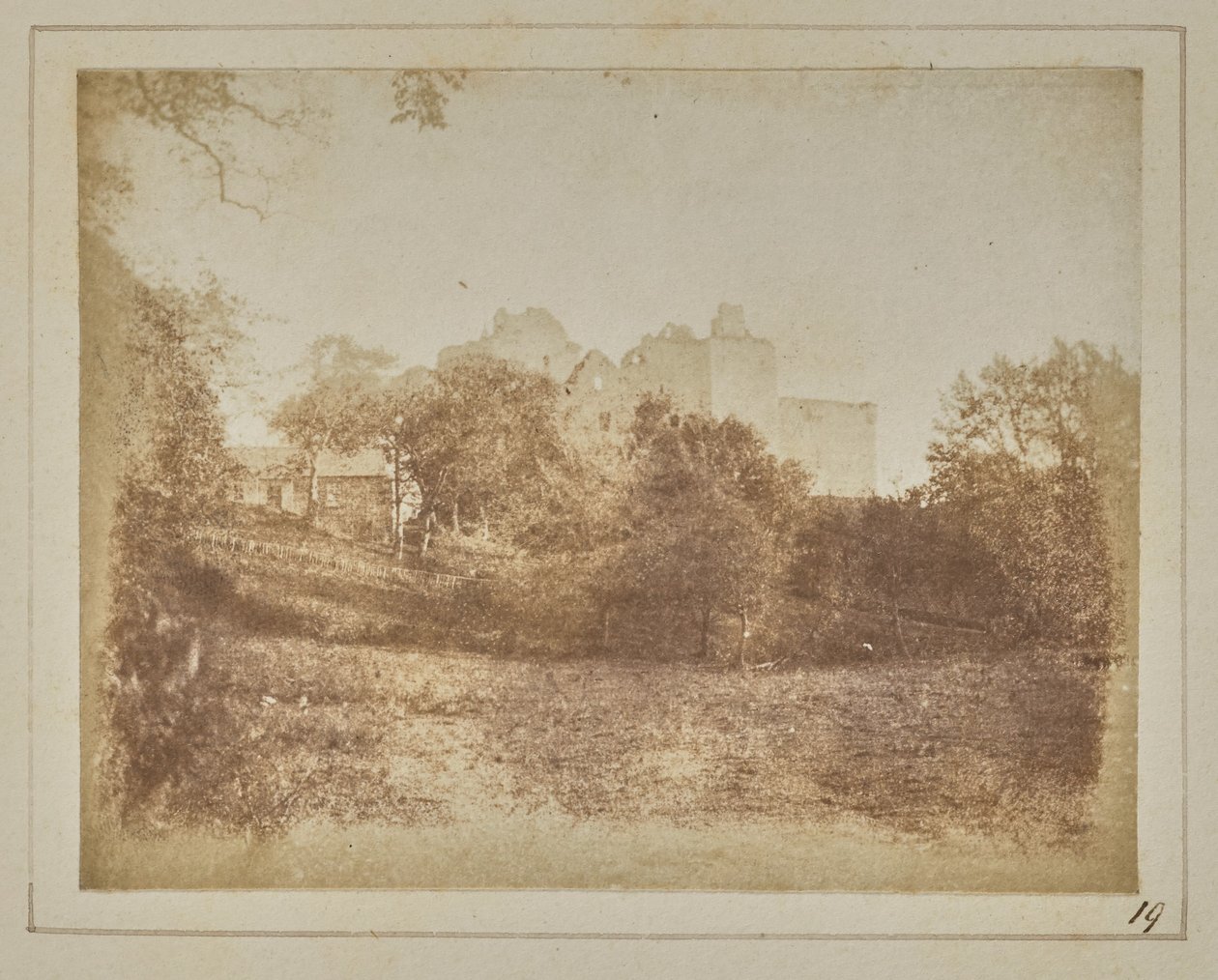 Det samme set fra den anden side [Doune Castle] af William Henry Fox Talbot