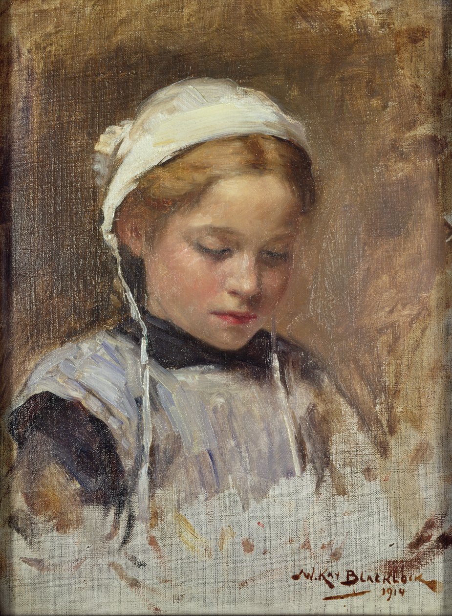 Ung pige i en blå pinafor, 1914 af William Kay Blacklock