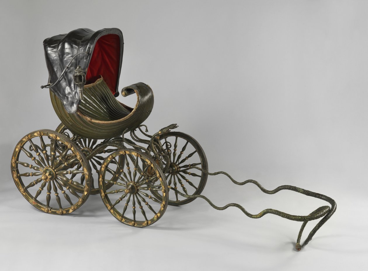En malet og forgyldt barnevogn (mixed media) af William Kent