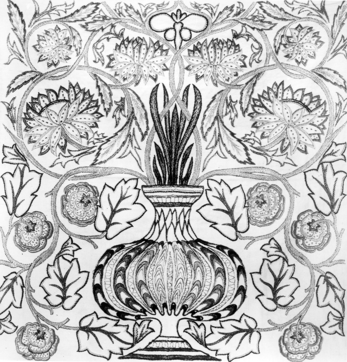"The Flower Pot", broderet panel designet af William Morris (1834-96) og udført af May Morris (s/h tryk) af William Morris